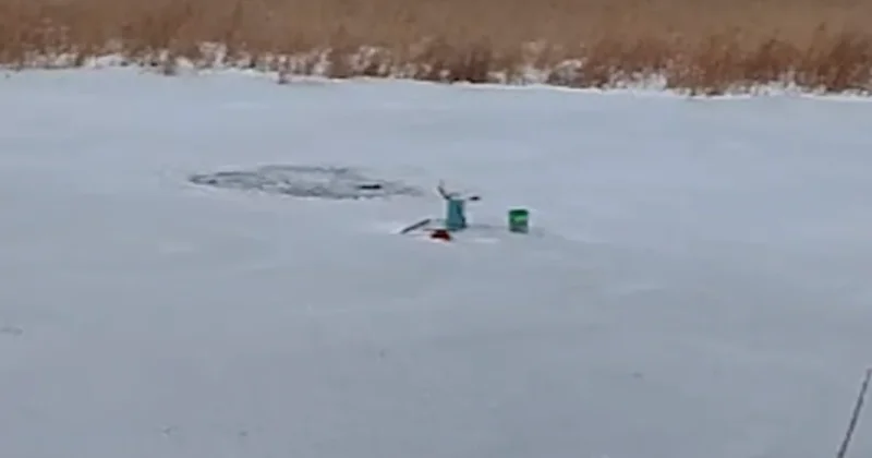 Рыбак провалился под лед и погиб в Акмолинской области