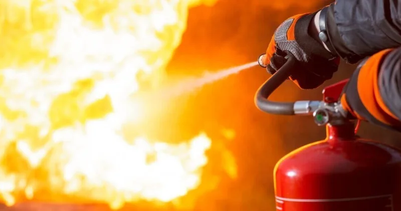 Пять человек спасли при пожаре в Алматы