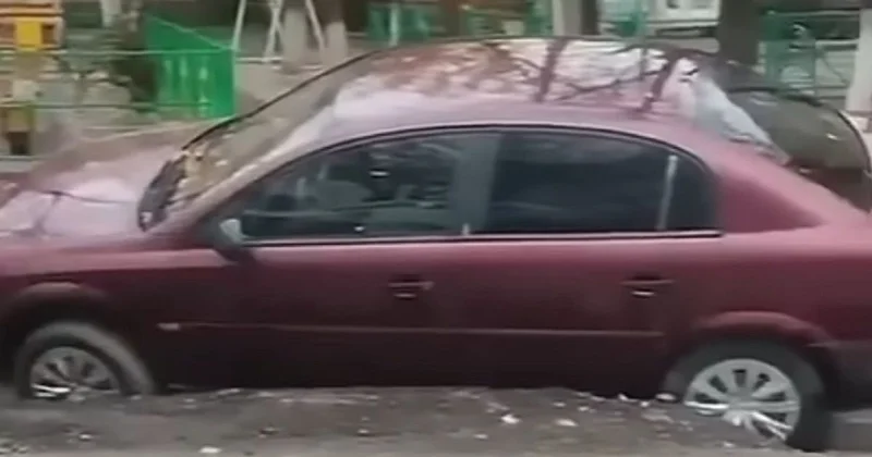 Машины провалились в асфальт: аким Шымкента высказался о дорогах в мегаполисе