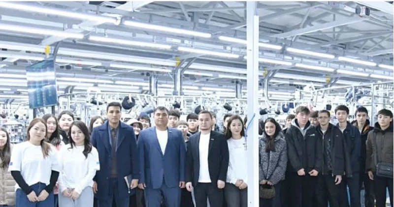 Студенттер зауыт жұмысымен танысты