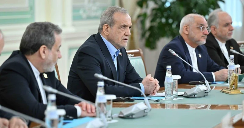 Иран передал Казахстану копии ценных древних рукописей