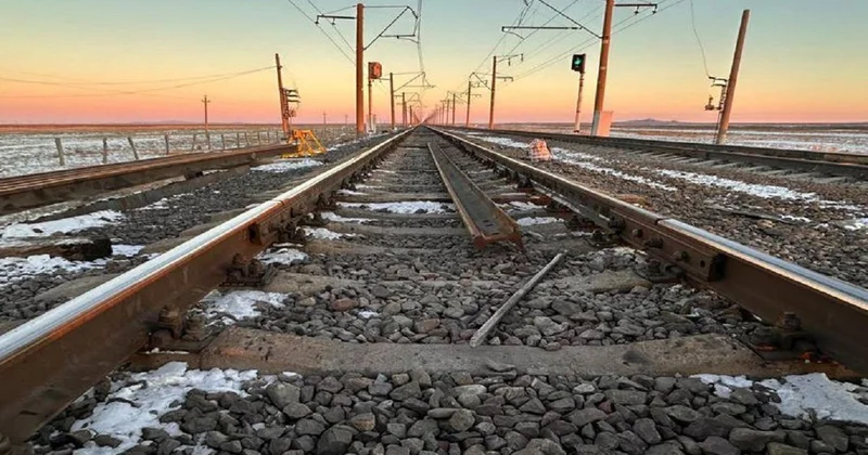 Снижены скорости движения поездов : в КТЖ обратились к казахстанцам из за ухудшения погоды