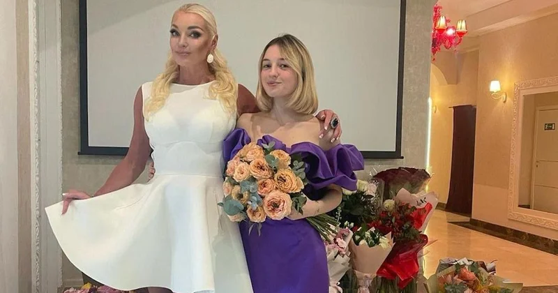 У них все прекрасно : Волочкова прокомментировала слухи о разводе дочери