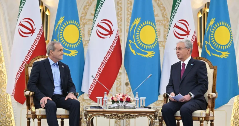 “Арамызда ешқандай түйткіл, шешілмеген мәселе жоқ“ Тоқаев Иран президентімен келіссөз жүргізді