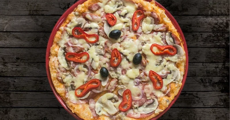 Долги вынудили американскую сеть пиццерий уйти из Казахстана