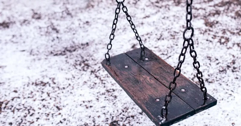 "Язык прилип к качелям, никто не бил". Мальчик в Павлодаре соврал, что на него напали подростки