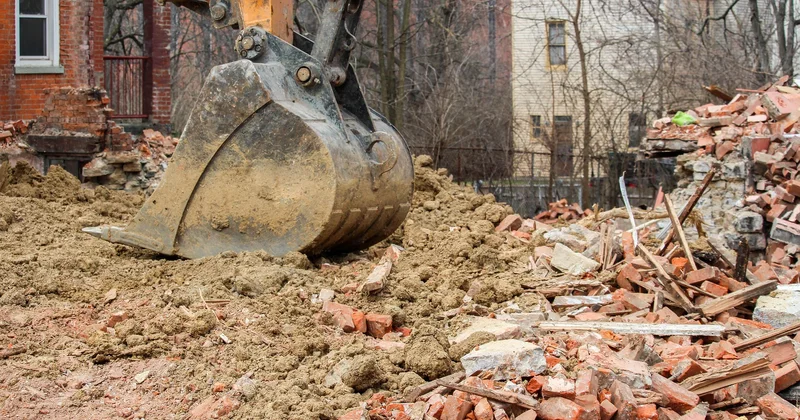 В Алматы под снос пошла ещё одна незаконная постройка