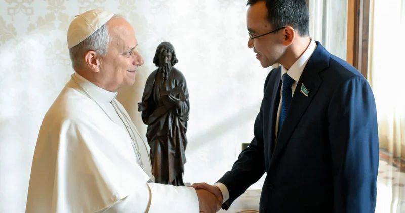 Специальное послание Главы государства Папе Римскому передал Маулен Ашимбаев