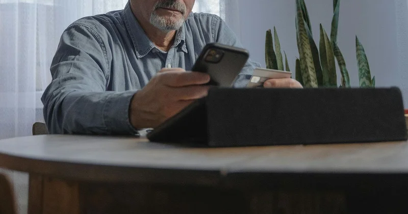 Копил всю жизнь, а потерял за три дня: акмолинец перевел 12 млн тенге после звонков