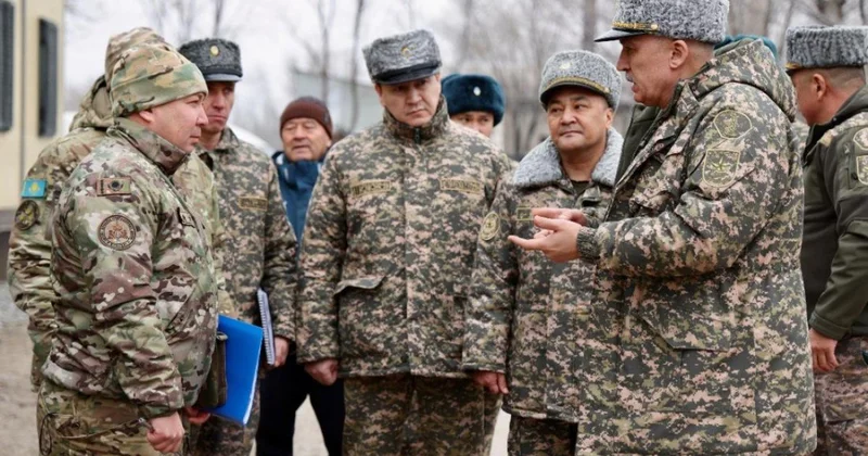 Министр обороны проинспектировал военные объекты в Алматинском и Конаевском гарнизонах