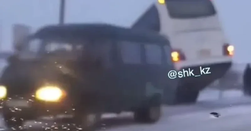 Қарағанды облысында 50 жолаушы мінген автобус жолдан шығып кетті