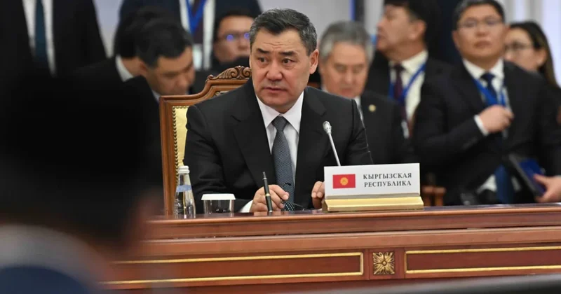 Застрявшие на границе казахстанцы обратились за помощью к президенту Кыргызстана