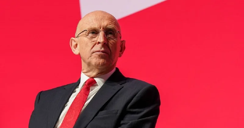 The Sun: министр обороны Великобритании едва не попал под удар Орешником