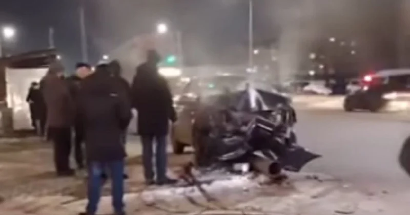 Жестко повезло : Ravon столкнулся с фонарным столбом в Астане (видео)