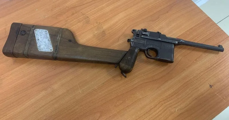 Раритетный пистолет пытались провезти через казахстанскую границу