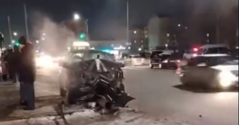 Автомобилист врезался в столб в Астане (ВИДЕО)