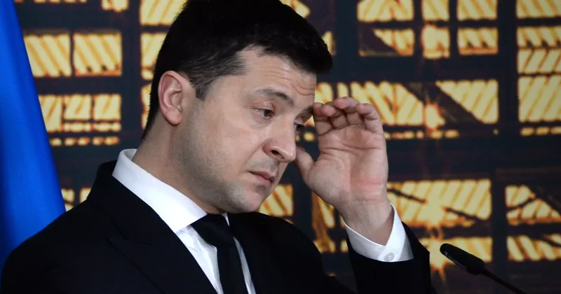 Зеленский Украинадағы әскери жағдайды ұзартуды ұсынды