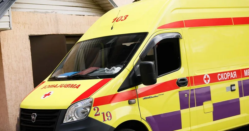 Потеряли время и человека : бригаду скорой помощи обвинили в отказе нести пациента в Алматы