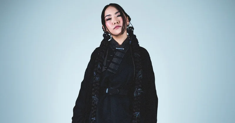 Billie Eilish, Drake пен бірге сахнада: Yenlik танымал шоуда ән шырқайды