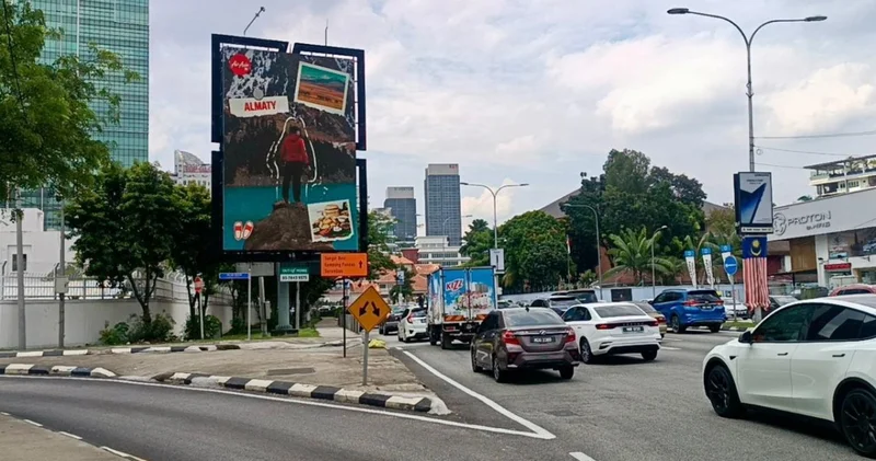 Алматының жарнамасы Оңтүстік Шығыс Азия қалаларында пайда болды