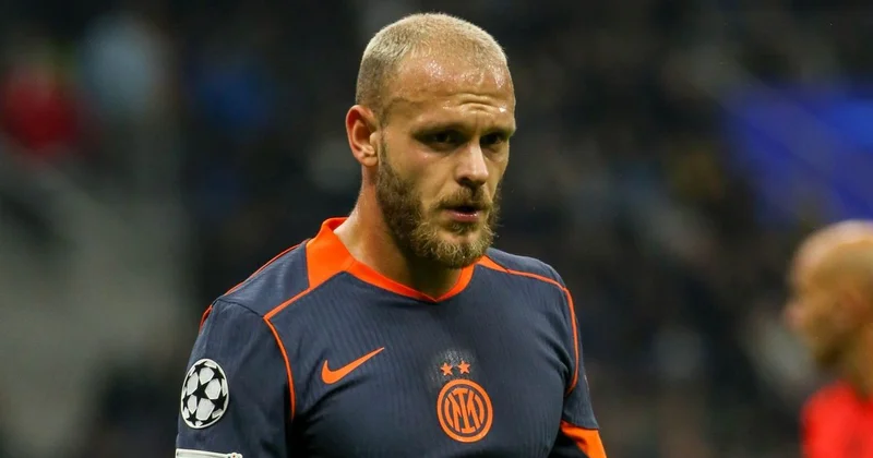 Интер не смог обыграть Наполи , но сохранил лидерство в Серии А