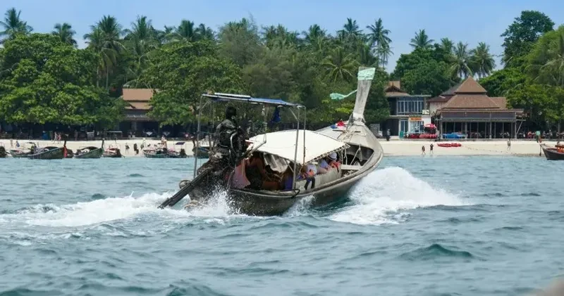 Таиландта бортында Қазақстан азаматтары да болған катер теңізге батып кетті