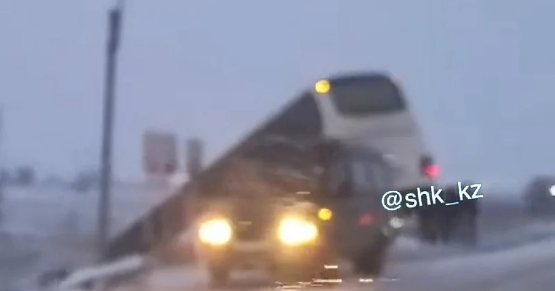 Шахтинск маңында 50 жолаушысы бар автобус жол апатына ұшырады