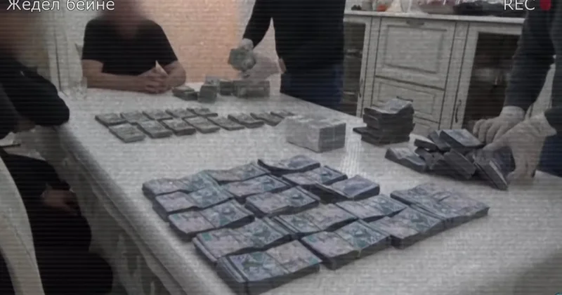 Жоғары лауазымды шенеунік пара алғаны үшін қамалды