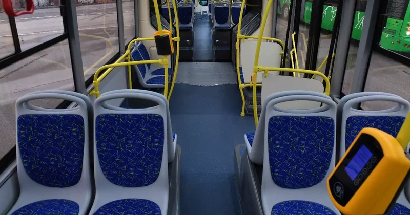 Елу жолаушы мінген автобус жол апатына түсті