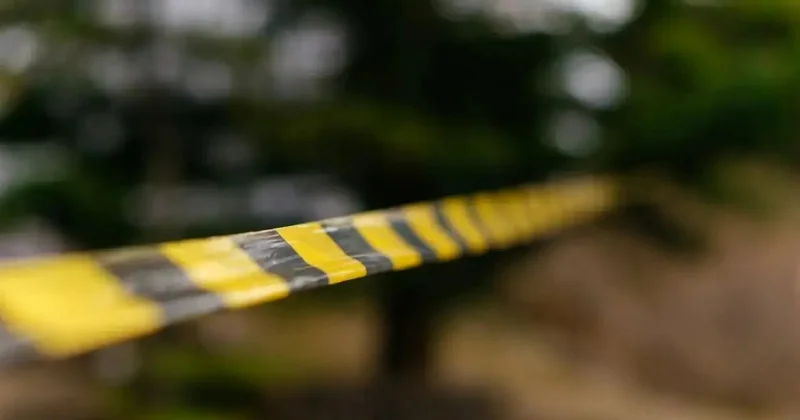 Шымкентте көпқабатты үйдің алдынан жас қыздың мәйіті табылды