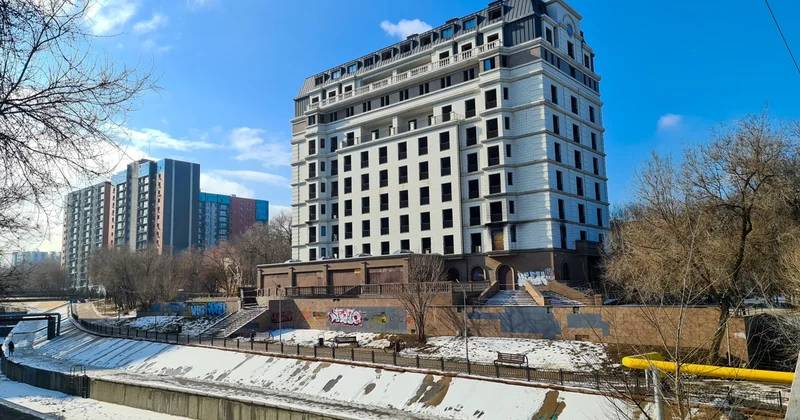 Алматы соттары Қайрат Сатыбалдыдан қайтарылған қонақүйге жайғасуы мүмкін