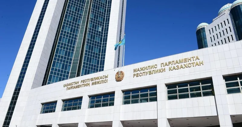 Директора нефтяной компании с китайским паспортом жестко отчитали в Мажилисе