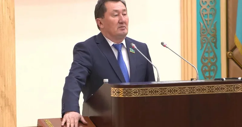 Прекращены полномочия депутата сената Наурызбая Байкадамова