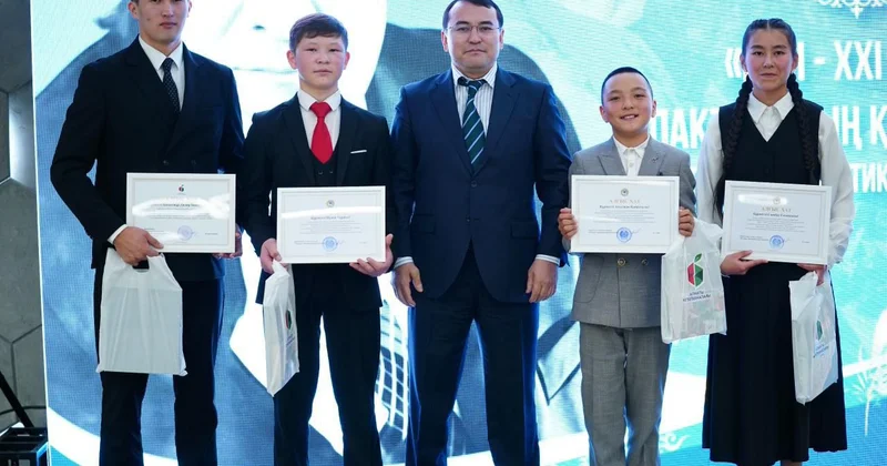 Алматыда Мен ХХІ ғасыр ұрпақтарының құрдасымын әдеби сазды кеш өтті