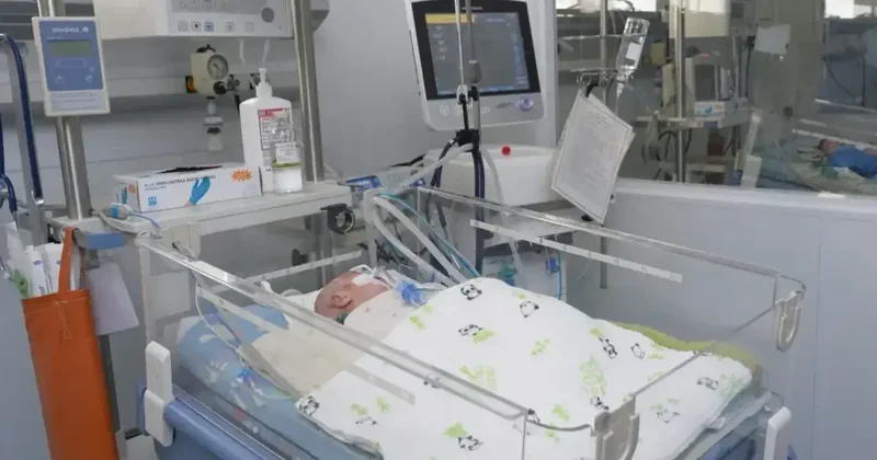 Где работают волшебники с золотыми руками и сердцами. Как в Алматы спасают младенцев