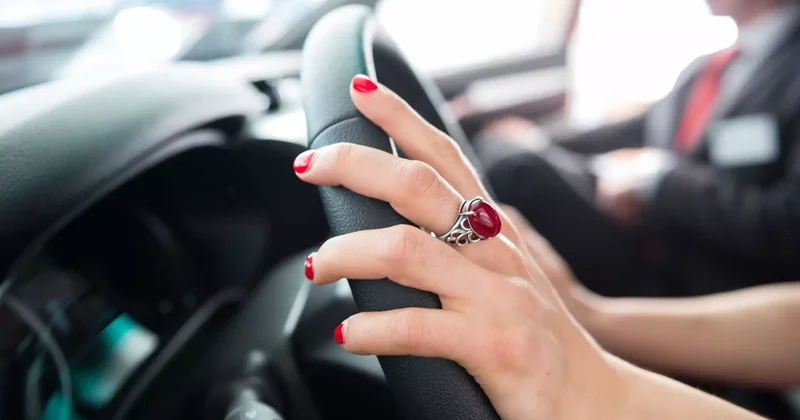 Павлодарда ер адам бұрынғы әйелінің қымбат көлігін өртеп жіберген