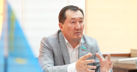 Сенатора Наурызбая Байкадамова освободили от депутатских полномочий