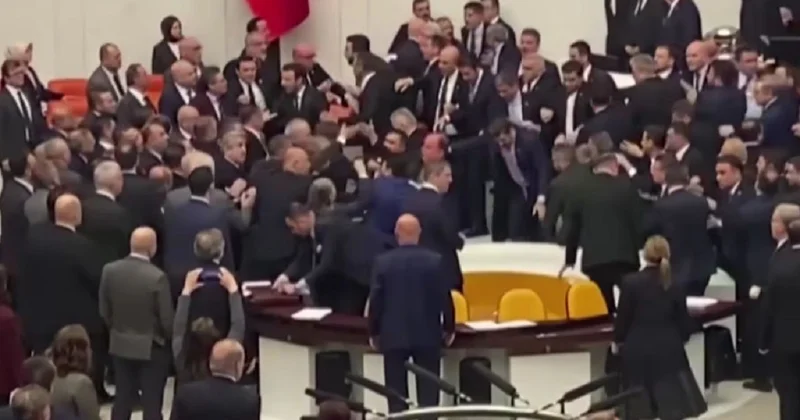 Депутаты подрались в парламенте Турции (видео)