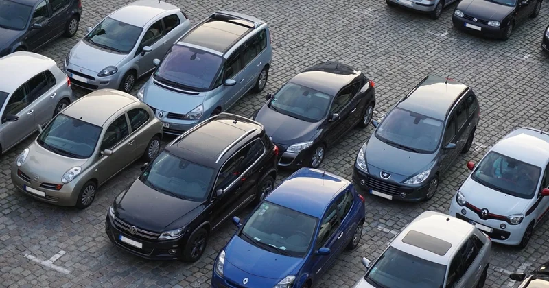 Грузияда алты жылдан асқан автокөліктерді импорттауға тыйым салынбақ