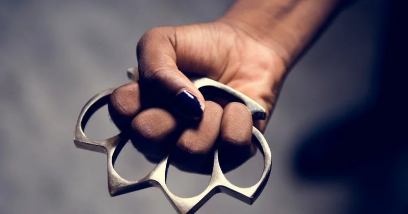 В Таразе школьницы толпой избили девятиклассницу кастетом