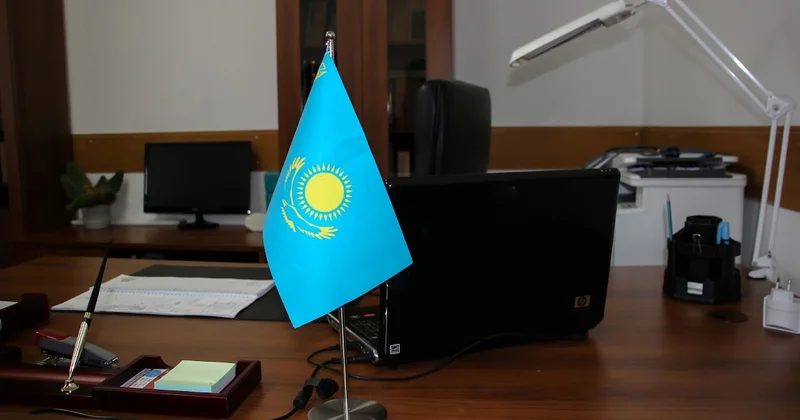 Необходимо пересмотреть внутреннюю организацию работы маслихатов Президент