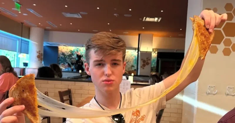 Актер из Детства Шелдона спел песню казахстанской певицы