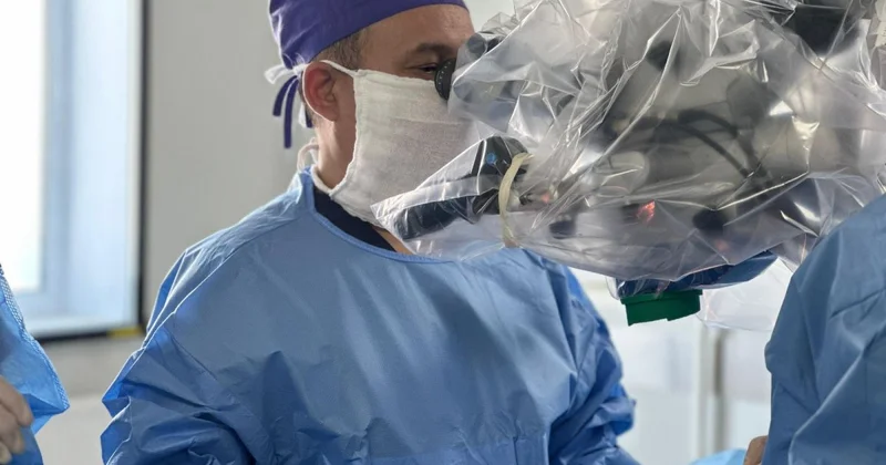 Врачи спасли 70 летнего алматинца с опухолью спинного мозга