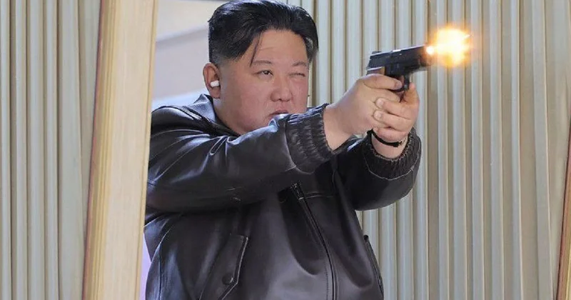 Фото стреляющего из пистолета Ким Чен Ына появились в Сети: рядом находилась его дочь