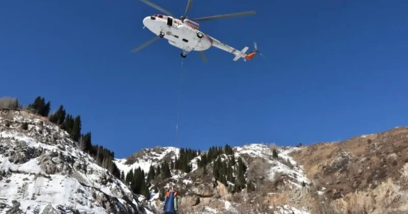 Лавины в горах Алматы спустили с помощью современных технологий и вертолёта