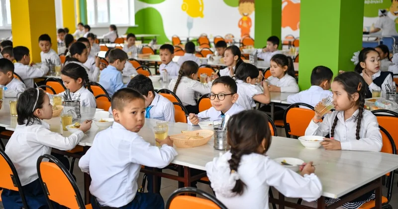 Оқушылар қалай тамақтанады?