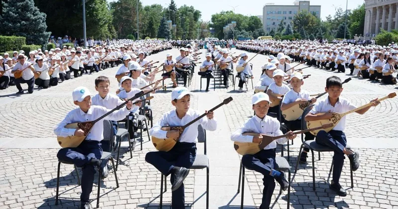 Үш мыңнан астам адам ән орындайды: Шығыс Қазақстан Гиннес рекордтар кітабына енуі мүмкін