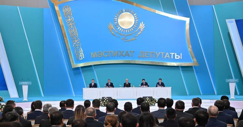 Токаев встретился с казахстанскими депутатами всех уровней в Астане