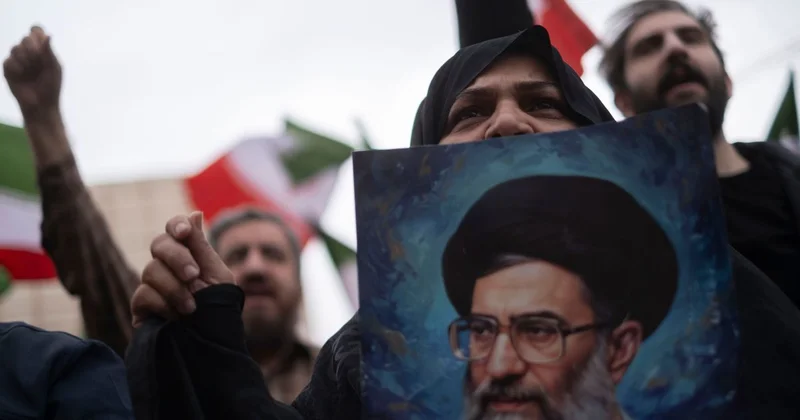 СМИ: Вдова Али Хаменеи выжила после атак США и Израиля