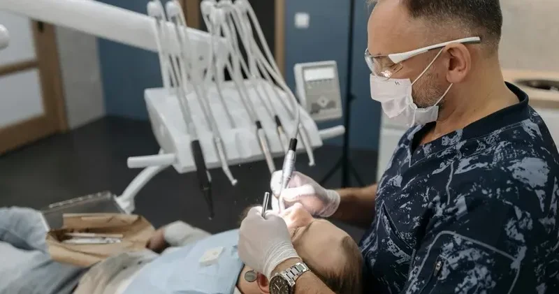 Қазақстанда міндетті әлеуметтік медициналық сақтандыру шеңберінде тіс қызметтері кімдерге қолжетімді